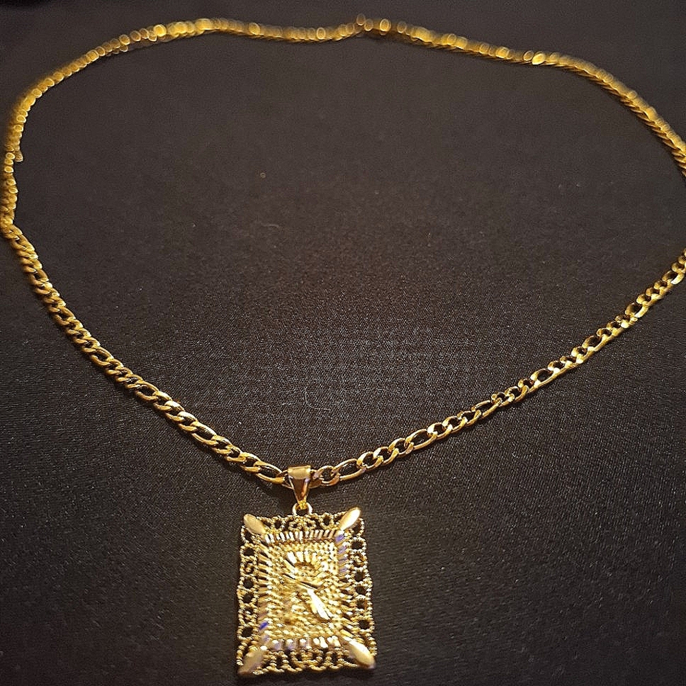 ✨️Gold Plated R Initial Monogram Name Necklace Filagree Pendant Figaro Chain